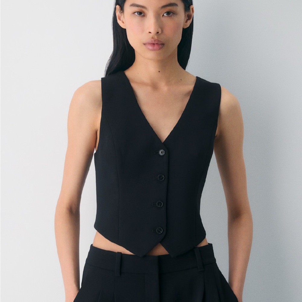Aritizia Wilfred Pacino Black crepette Vest Size 8 Never Worn